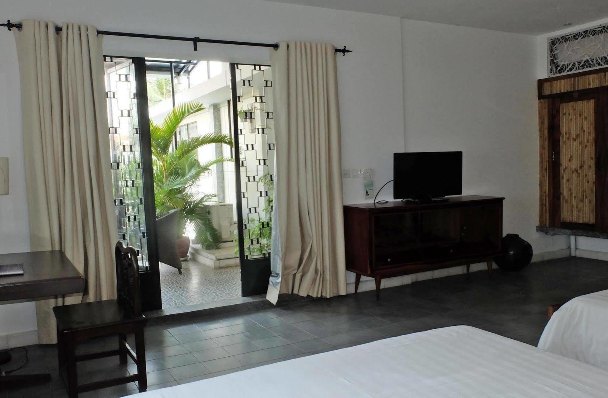 The Sangkum Hotel Phnom Penh Exterior photo